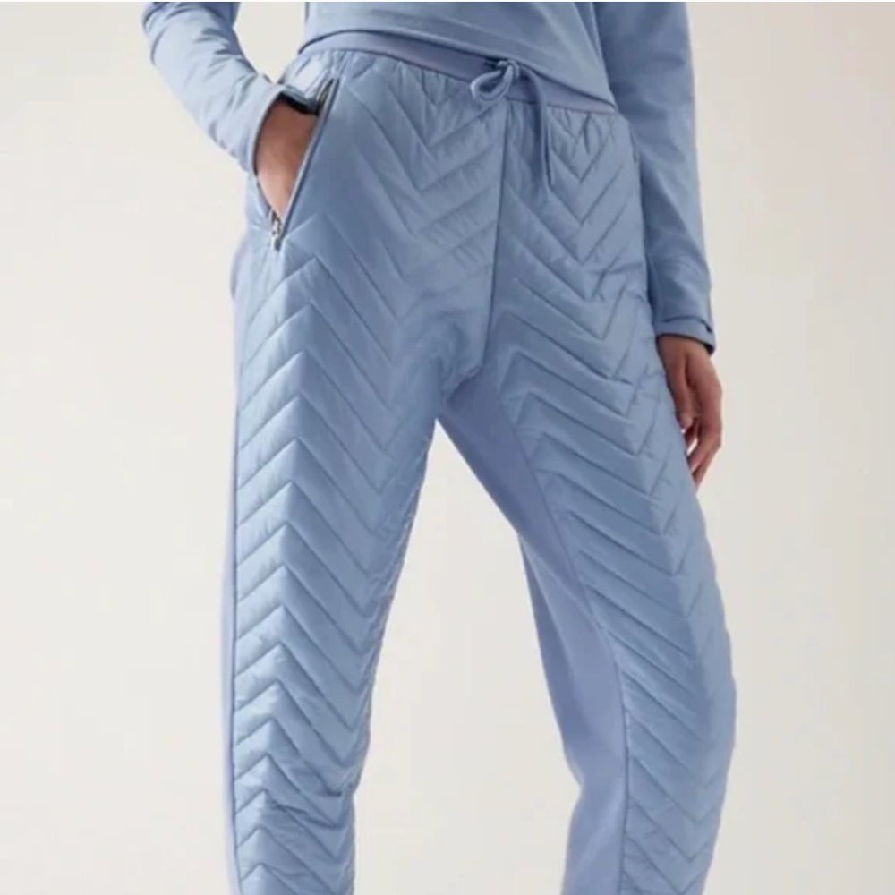 Athleta • NWT Powder Blue Insulated Joggers • Womens 4 • Make Winter Chill Out!